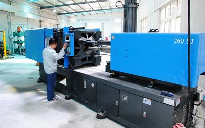 Injection molder