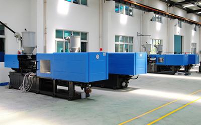 Injection molder